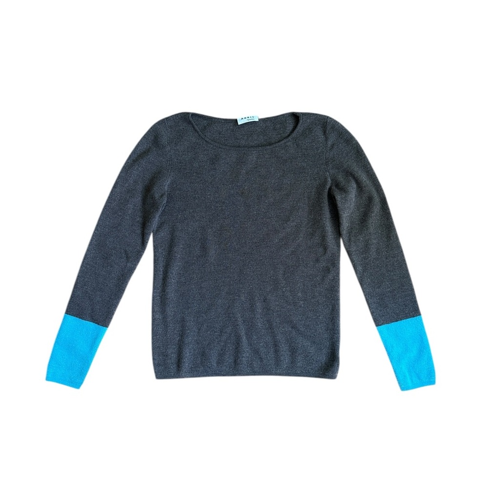 Alkris punto Gray Sweater with Blue Sleeves